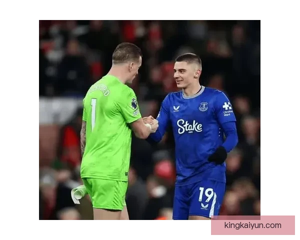 凯塞多在英超逐渐适应，表现稳健引发关注