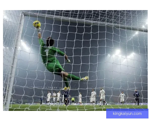 阿利松单掌扑救集锦：本赛季多次关键扑救展现顶级门将状态